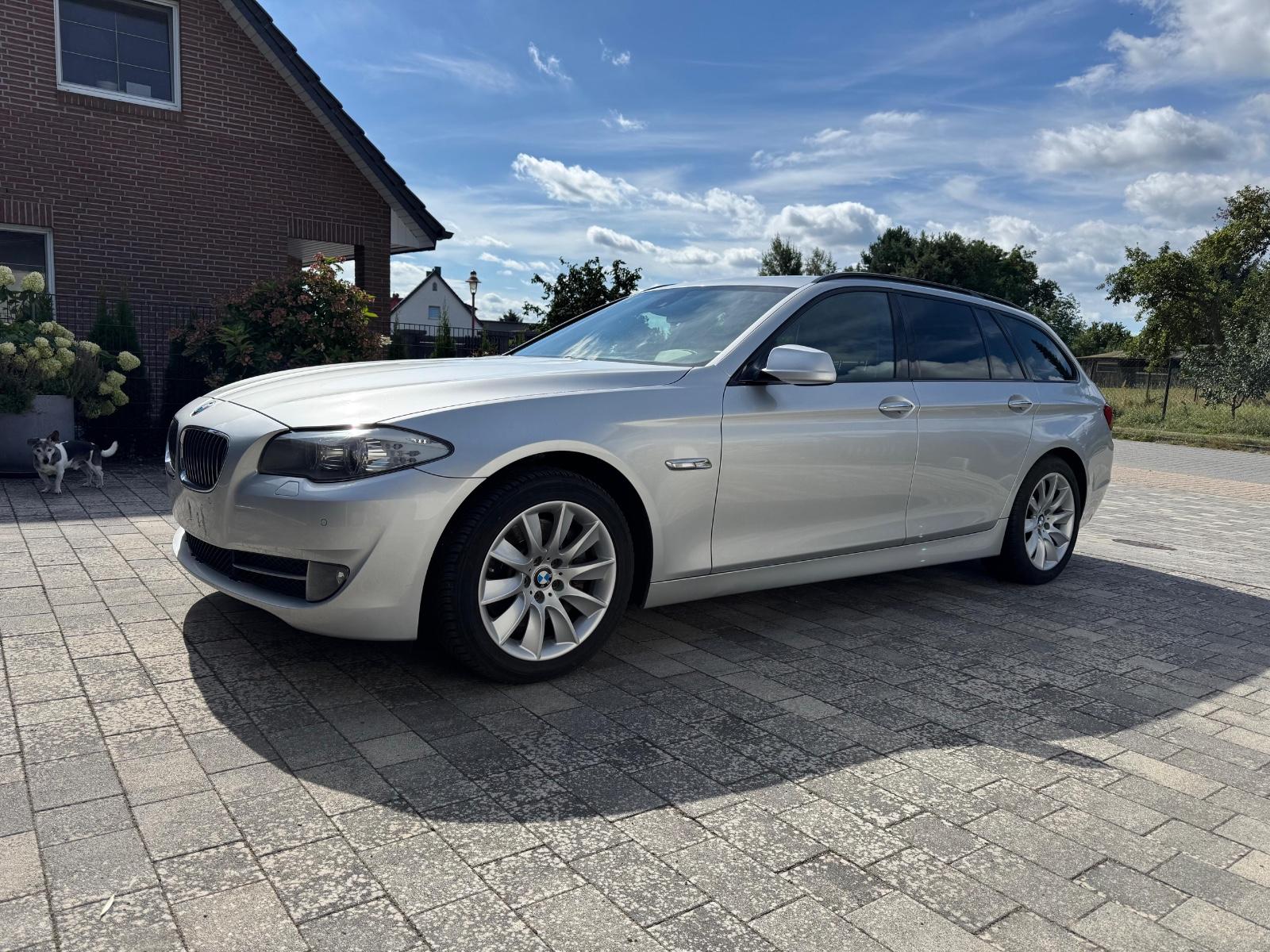 BMW 530 2012 — rear view
