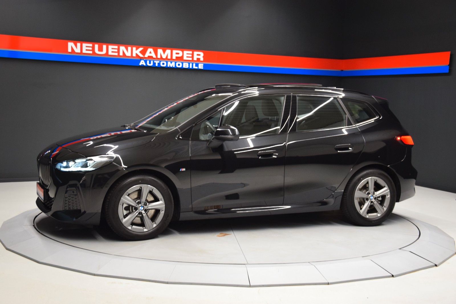 Fahrzeugabbildung BMW 223i xDrive Active Tourer M Sport Pano HuD AHK