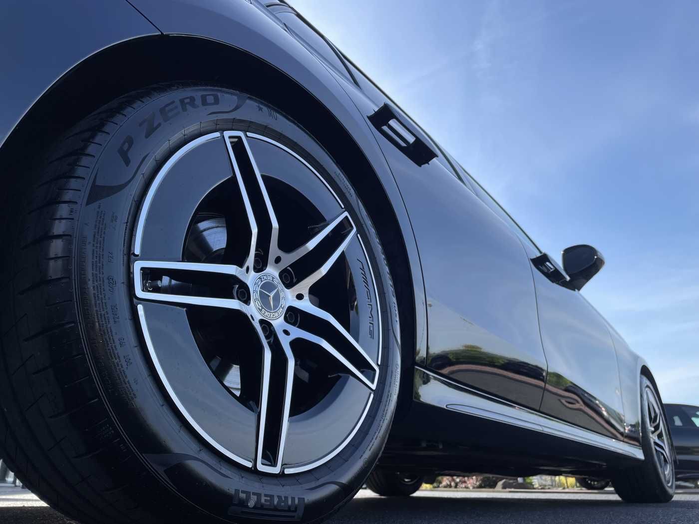 Fahrzeugabbildung Mercedes-Benz E 220 d T AMG-Line AHK+Distr+R-Kamera +Ambiente+