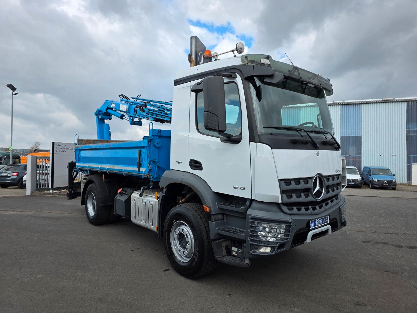 Fahrzeugabbildung Mercedes-Benz Arocs 1832 KK 4x2 Kran MKG HLK 116 A3 Funk