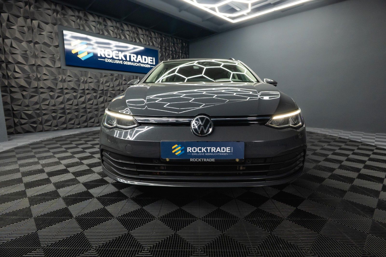 Fahrzeugabbildung Volkswagen Golf VIII Variant 2.0 TDI Life *ACC*LED*DAB*19%*