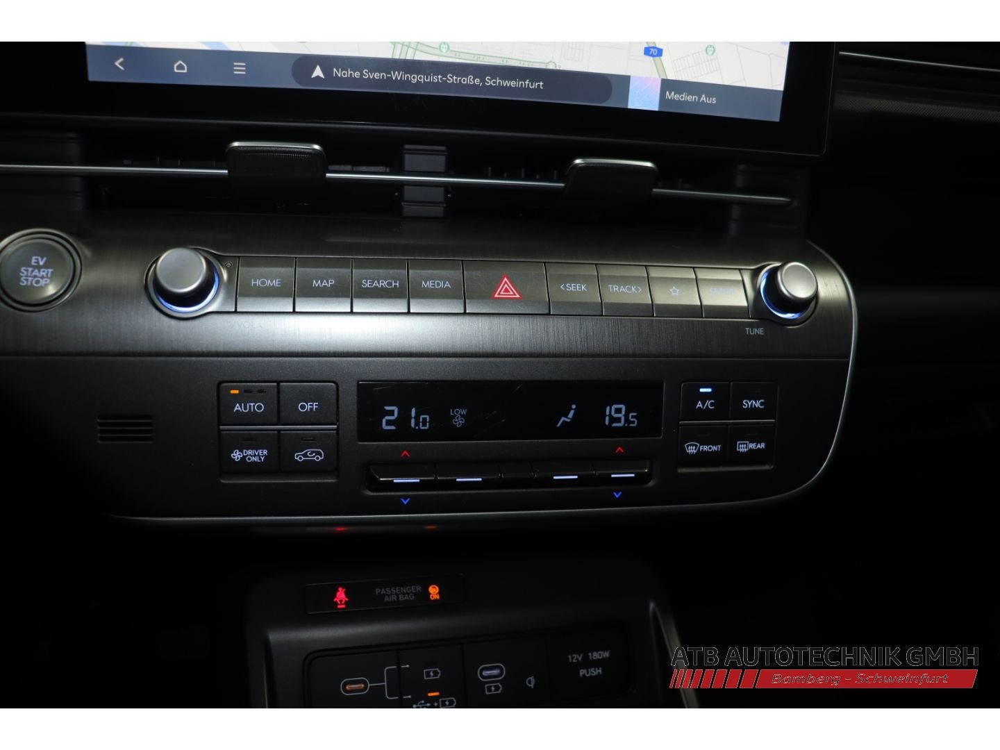 Fahrzeugabbildung Hyundai KONA Elektro Prime 65,4 kWh 2WD SOH 98,9% HUD Na