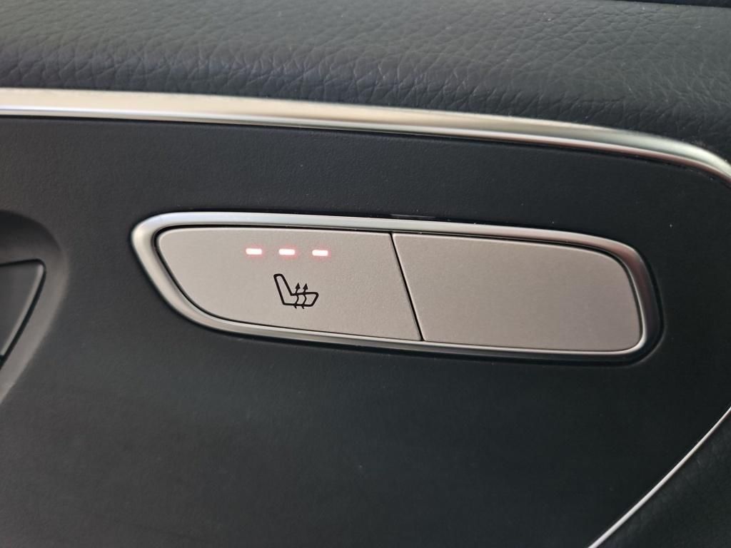 Fahrzeugabbildung Mercedes-Benz V 300 EAV/E 8 Sitze AHK DISTRONIC elektr.ST STHZ