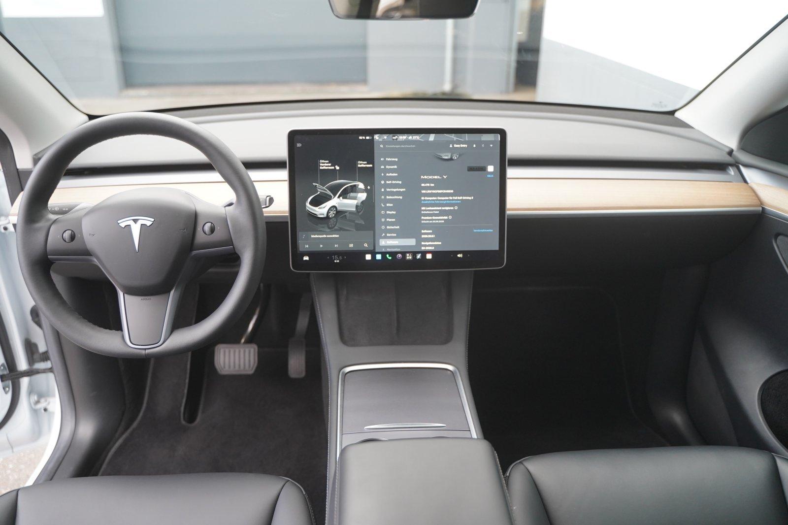 Tesla Model Y Standard Range RWD *AHK*EAP enhanced aut