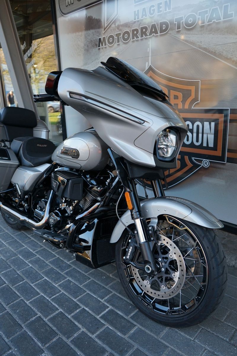 Fahrzeugabbildung Harley-Davidson Street Glide CVO 121cui
