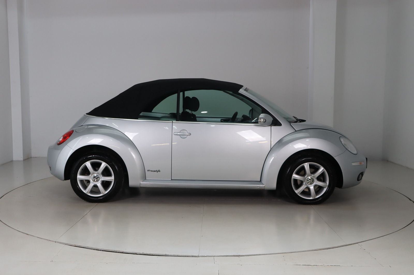 Fahrzeugabbildung Volkswagen New Beetle 1.6 Freestyle Cabriolet * Klima * PDC