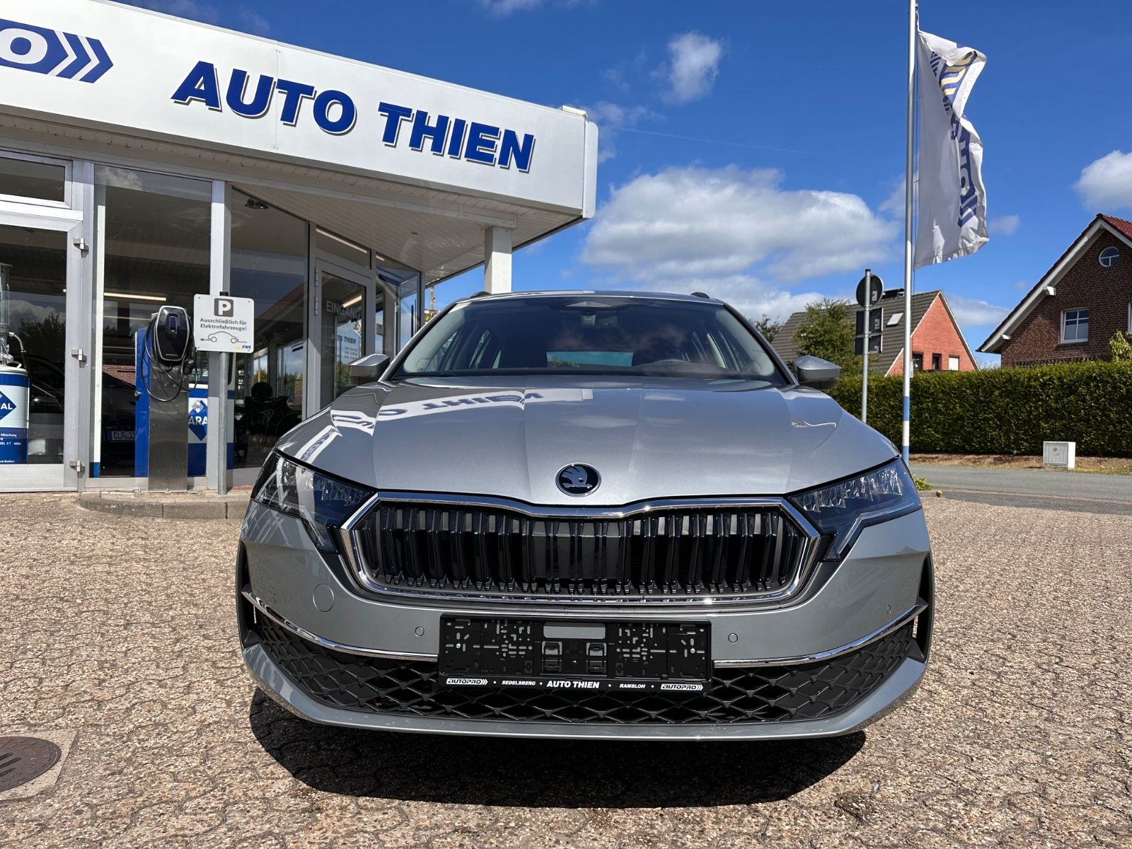 Fahrzeugabbildung SKODA Octavia Combi 1.5 TSI Selection DSG LED/ACC/APP