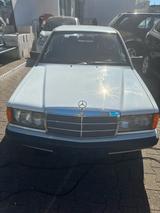 Mercedes-Benz 190 - Mercedes-Benz aus 1991 mit Diesel-Antrieb