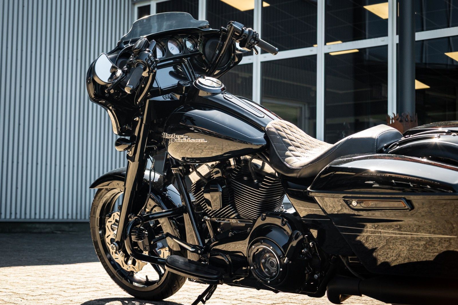 Fahrzeugabbildung Harley-Davidson FLHXS Street Glide - Jekill&Hyde -Wilbers
