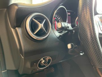 Mercedes-Benz CLA 200 Shooting Brake *KAM*NAVI*LED*PDC*PANO*