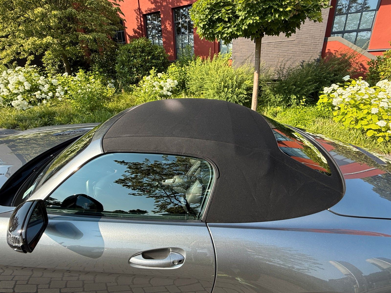 Fahrzeugabbildung Mercedes-Benz SLS AMG 6.2 V8 Roadster GT