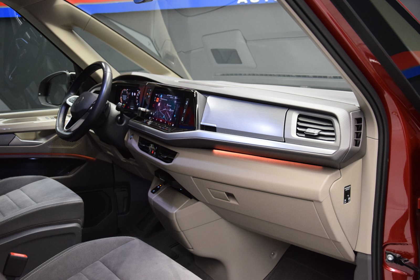 Fahrzeugabbildung Volkswagen T7 Multivan ACC DCC AHK HuD Pano Harman Kardon