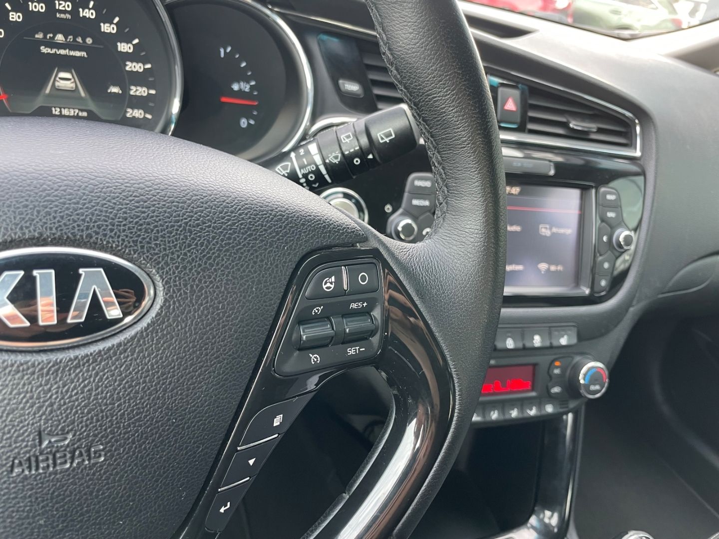Fahrzeugabbildung Kia Ceed_sw Spirit Kamera totWinkAss SpurhalteAss