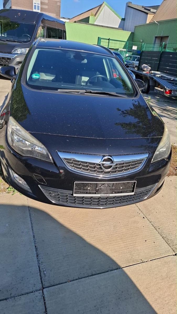Opel Astra 2011 — photo 5
