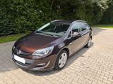Opel Astra J Sports Tourer Motorvowärmung Navi Xenon