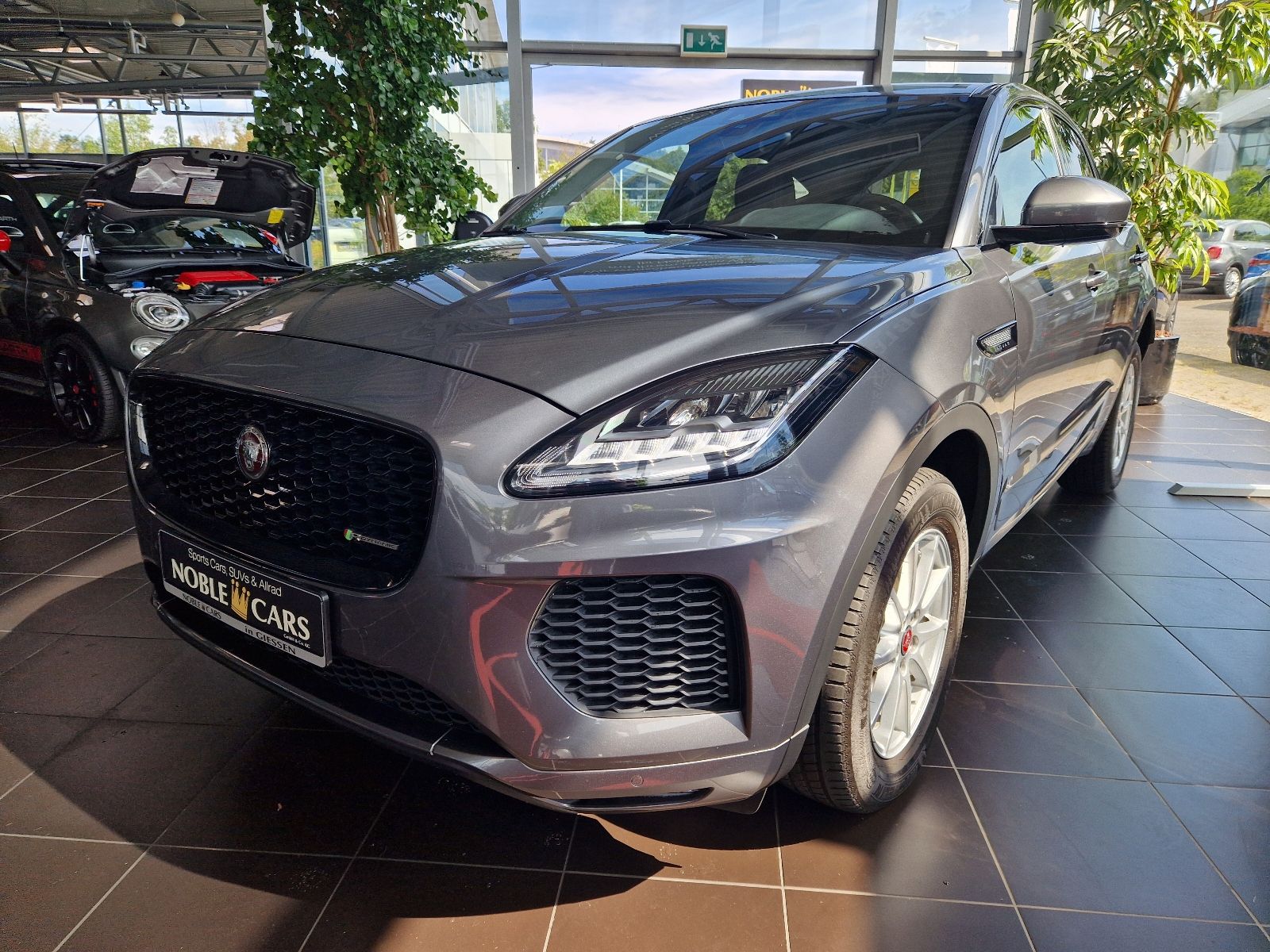 Fahrzeugabbildung Jaguar E-PACE P200 R-Dynamic AWD BLACK PACK ACC