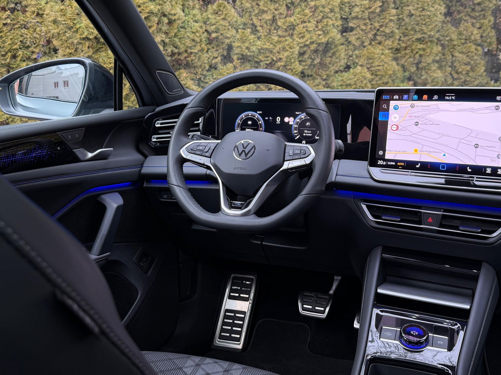 Fahrzeugabbildung Volkswagen Tiguan 2.0TSI DSG 4M R-Line MATRIX+PANO+AHK+360°