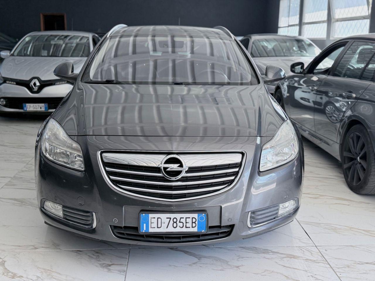 Opel Insignia 2010 — rear view