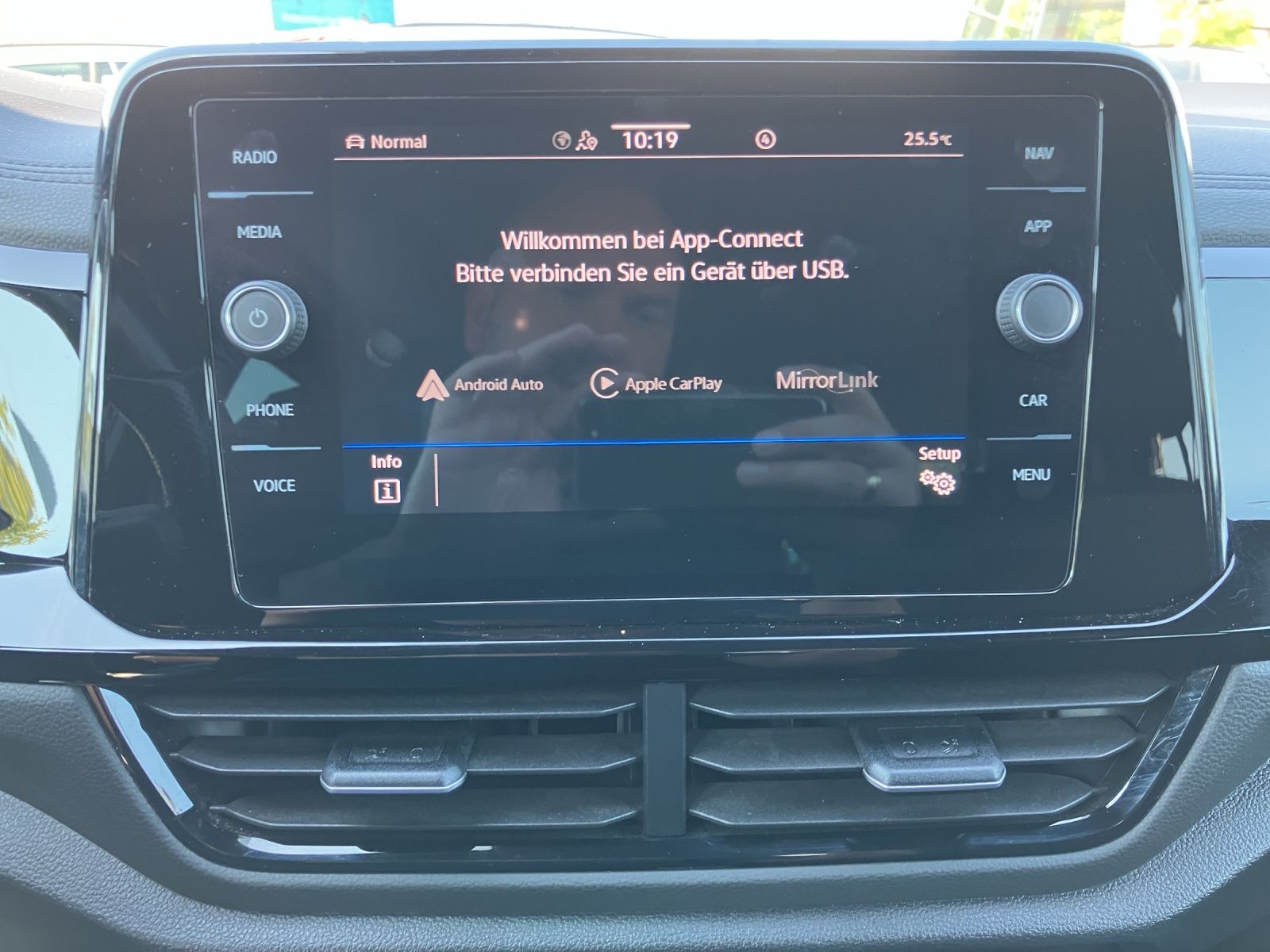 Fahrzeugabbildung Volkswagen T-Roc R-Line Matrix Navi ACC AHK SHZ