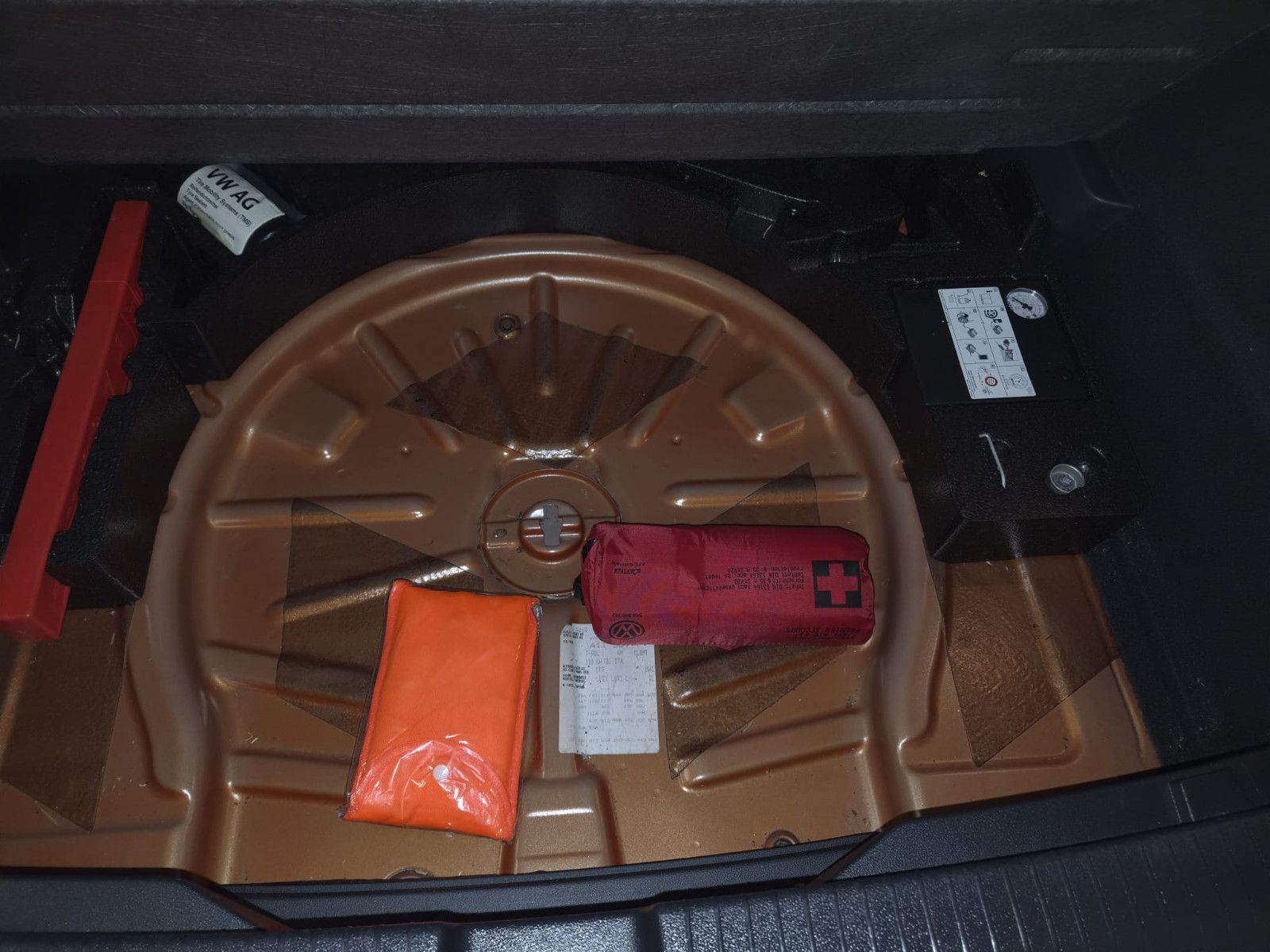 Fahrzeugabbildung Volkswagen T-Roc Style 4Motion / NAVI / GARANTIE