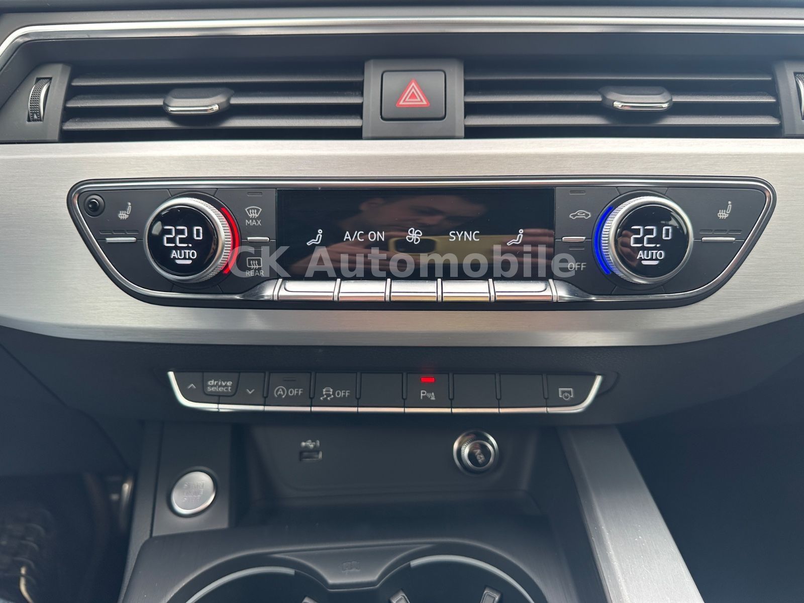 Fahrzeugabbildung Audi A4 Avant 40 TDI Quattro S-Line/Navi/LED/ACC