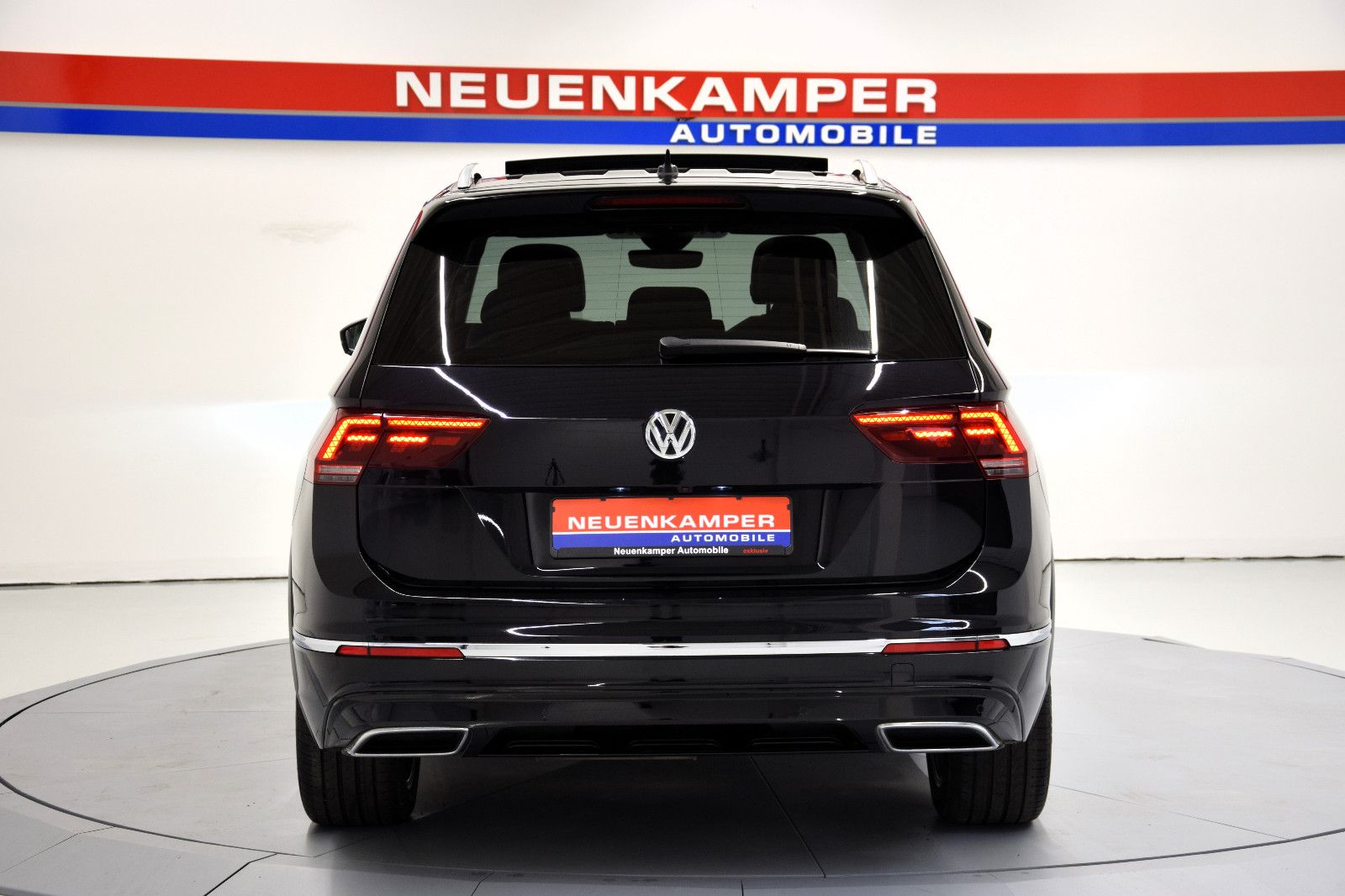 Fahrzeugabbildung Volkswagen Tiguan Allspace R-Line IQ.DRIVE, Pano, HuD, 19"