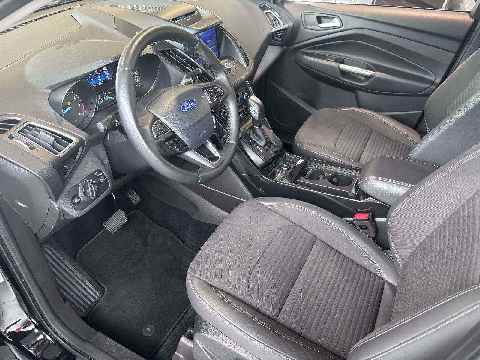 Fahrzeugabbildung Ford Kuga Titanium Allrad AHK XENON NAVI