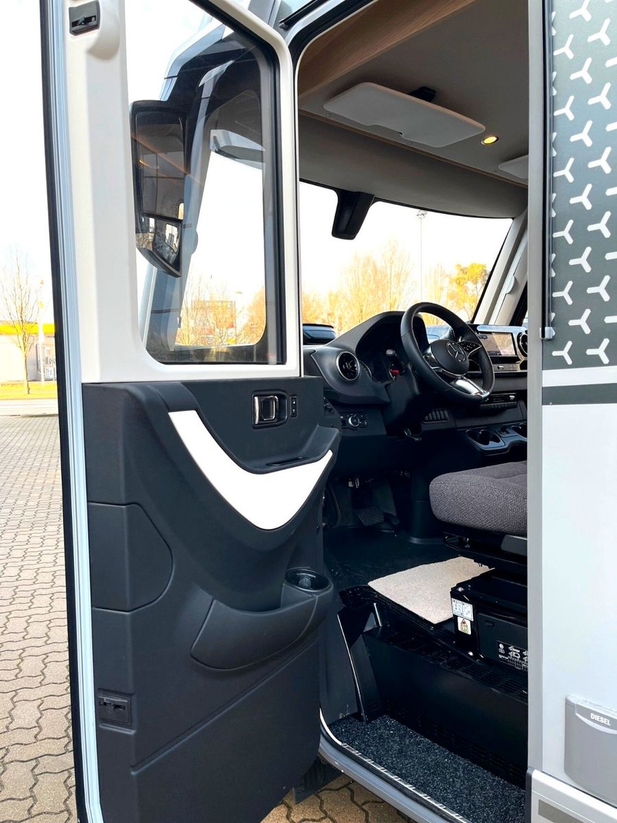 Fahrzeugabbildung HYMER / ERIBA / HYMERCAR Hymer B-MC I 600 Blackline