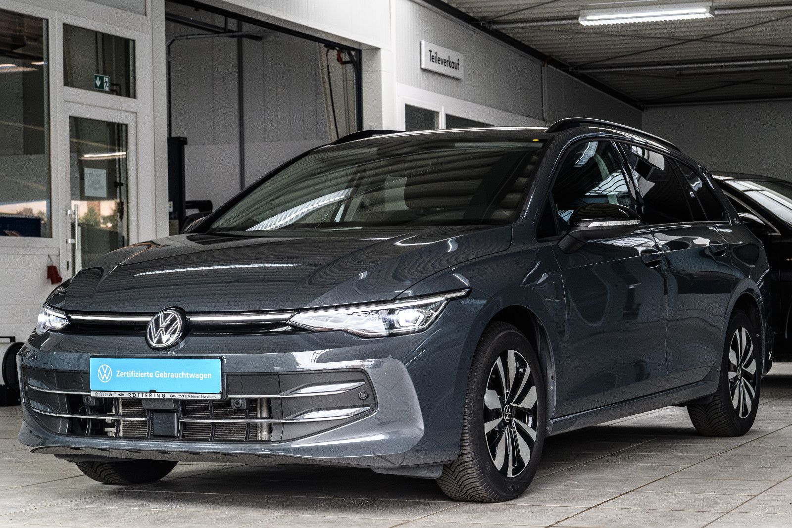 Fahrzeugabbildung Volkswagen Golf VIII Var. 1.5 TSI 110 kW+LED+AHK+GJR+TOTWIN
