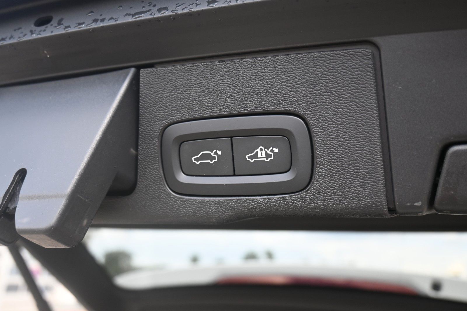 Fahrzeugabbildung Volvo XC60 B4D AWD Ultimate Dark*LUFT*HUD*B&W*AHK*360°