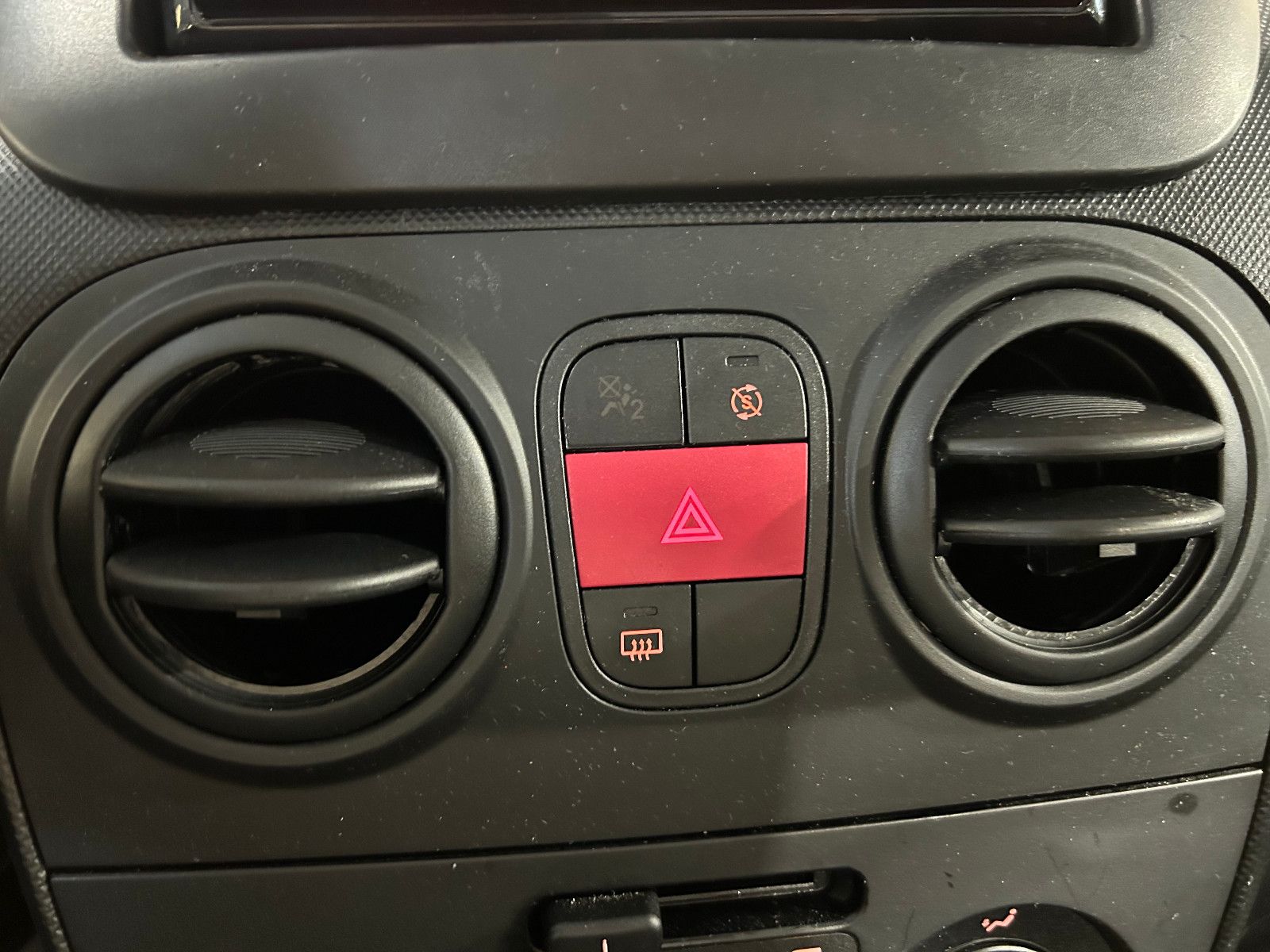 Fahrzeugabbildung Fiat Fiorino SX Kombi/RADIO/4-SITZ/SHZ/SCHIEBETÜR L+R