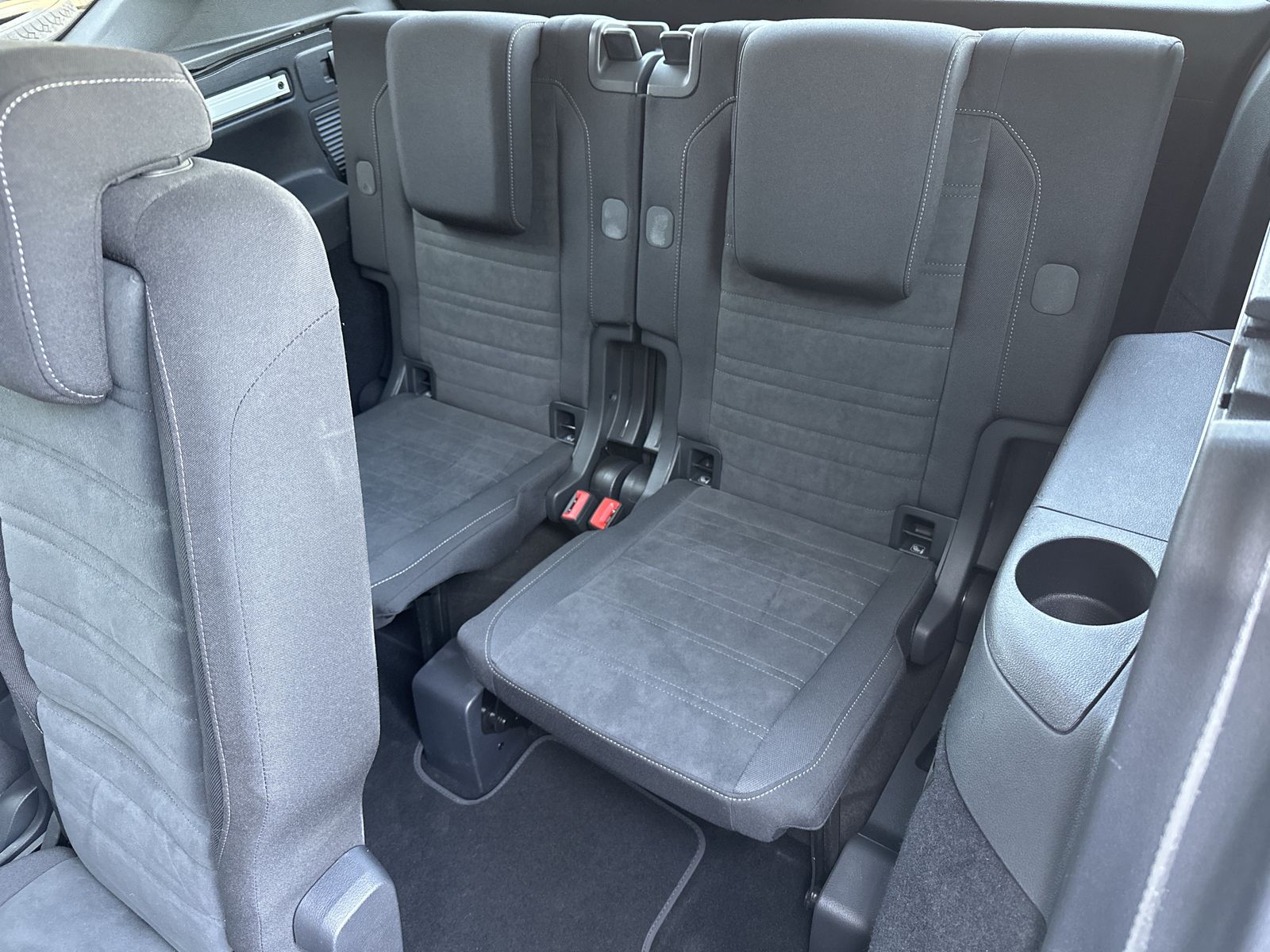 Fahrzeugabbildung Volkswagen Touran 2.0 TDI DSG 7-Sitzer HL NAV+LED+ACC+KAM