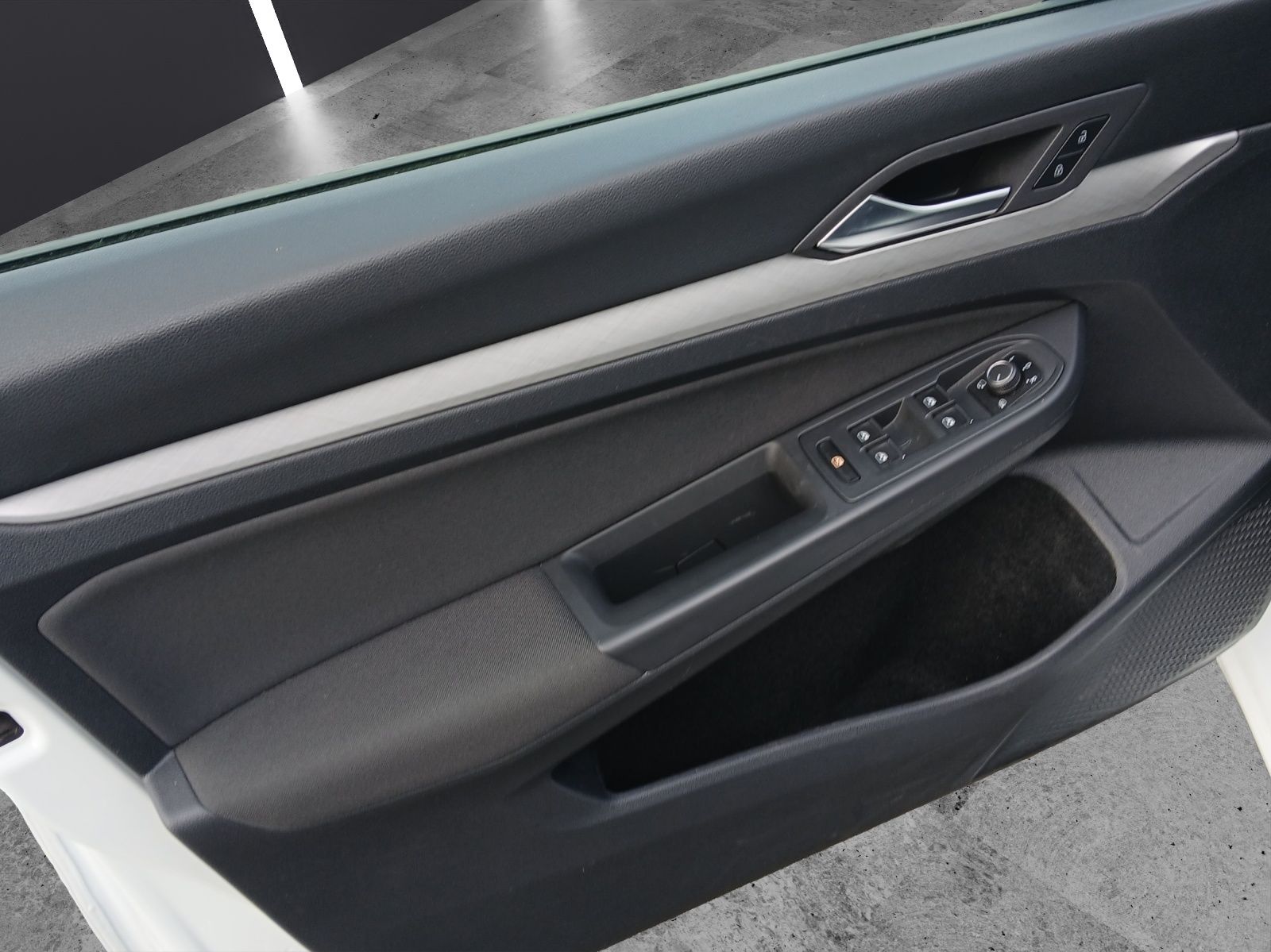 Fahrzeugabbildung Volkswagen Golf VIII Variant TDI Life DSG LED Navi AID ACC