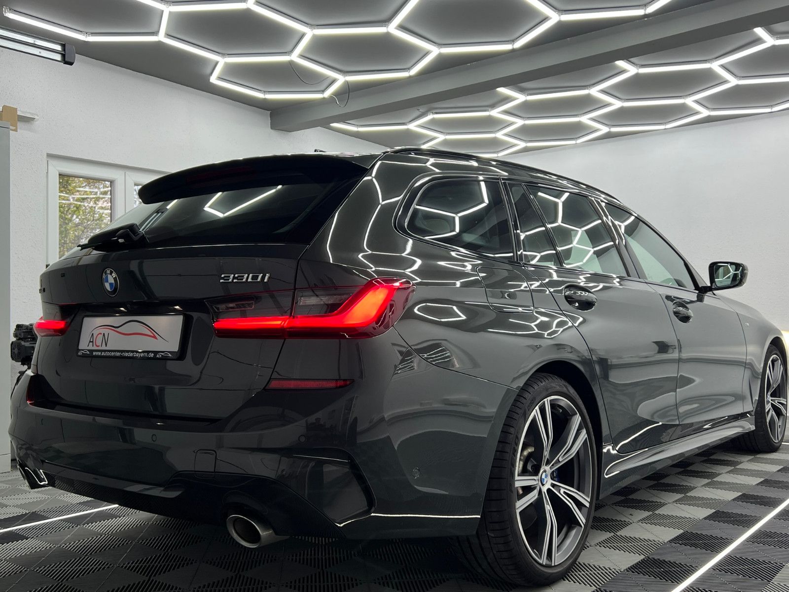 Fahrzeugabbildung BMW 330 i xDrive M SPORT/PANO/STHZ/ACC/DRAVITGRAU