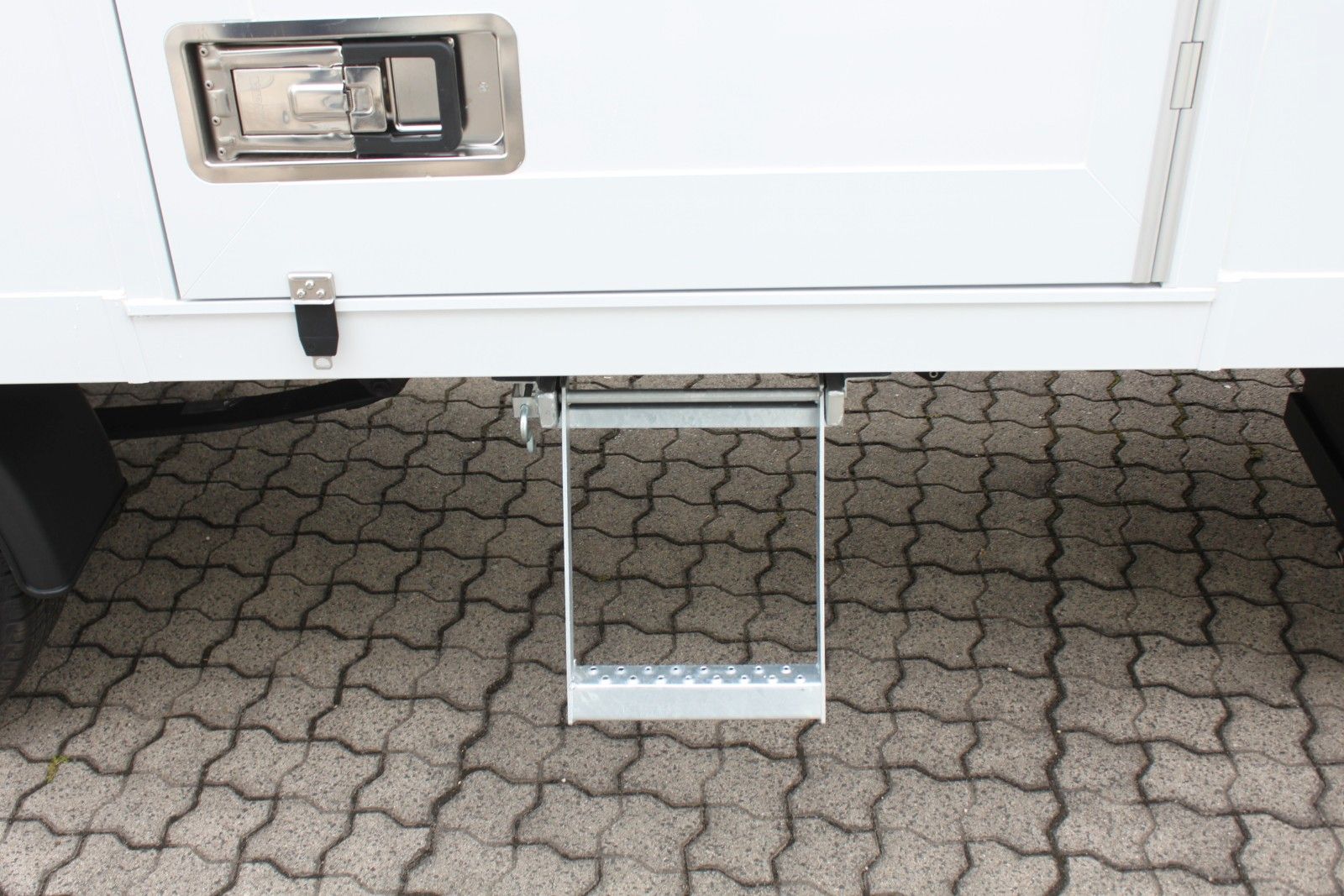 Fahrzeugabbildung Iveco 35S16A8/P Koffer/LBW/Seitentür Voll-LED
