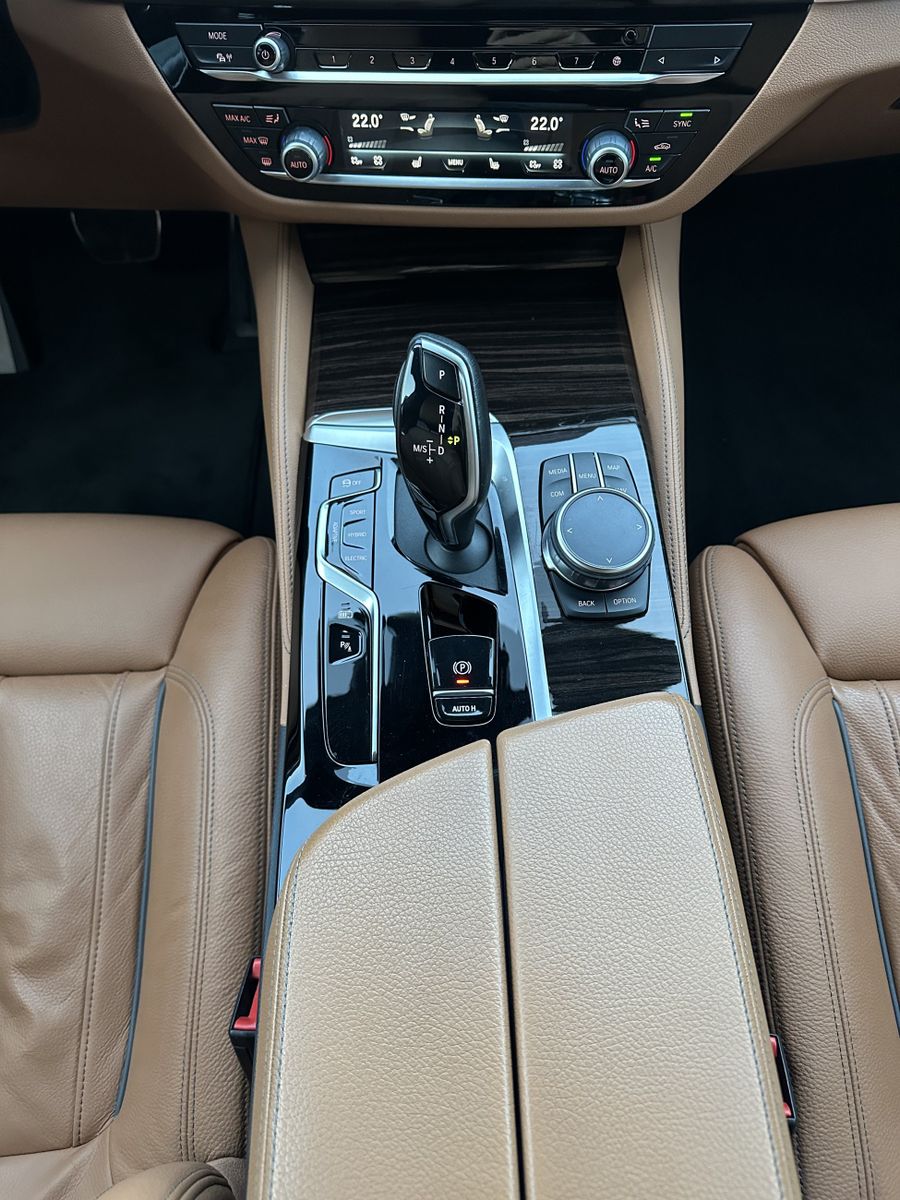 Fahrzeugabbildung BMW 530e Touring xD M-Sport Pro NAV+LASER+AHK+HEADUP