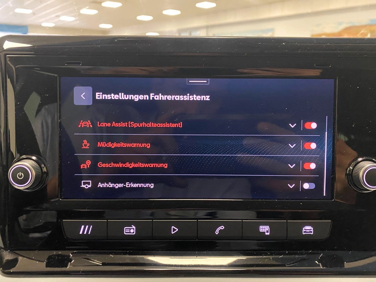 Fahrzeugabbildung SEAT Arona 1.0 TSI DSG STYLE+5 JAHRE GARANTIE+AHK+LED