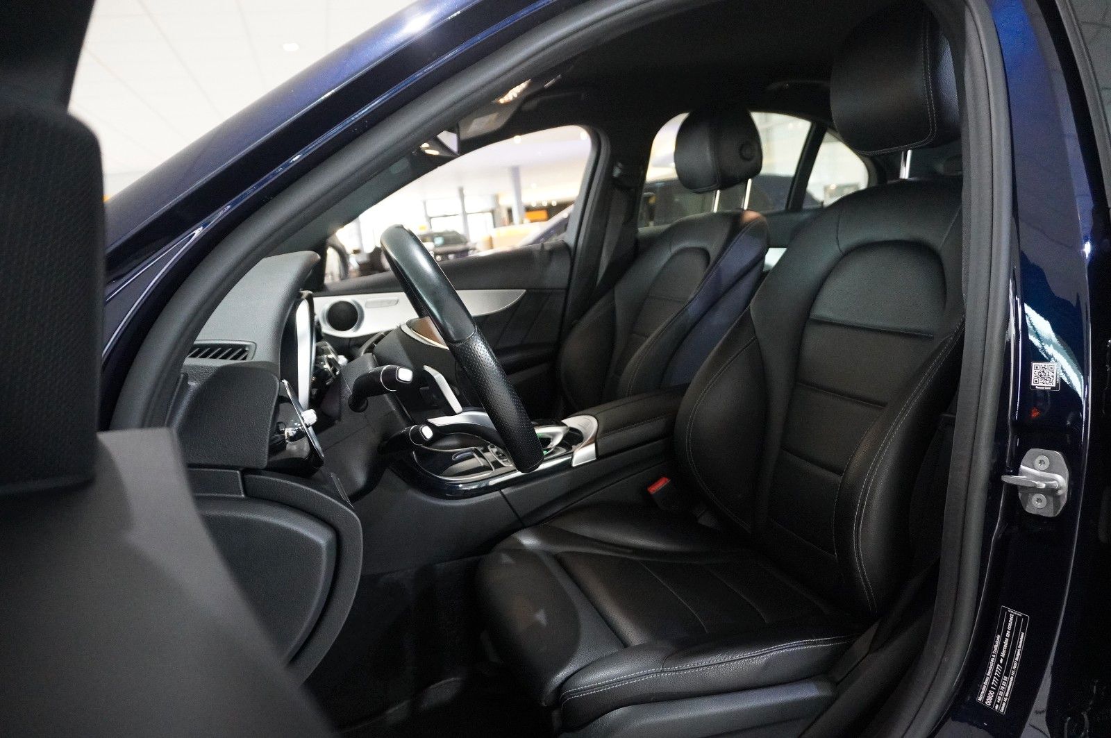 Fahrzeugabbildung Mercedes-Benz C 200 LIM. AMG LINE NAVI/LED/KAMERA/SH/SPORT/AHK