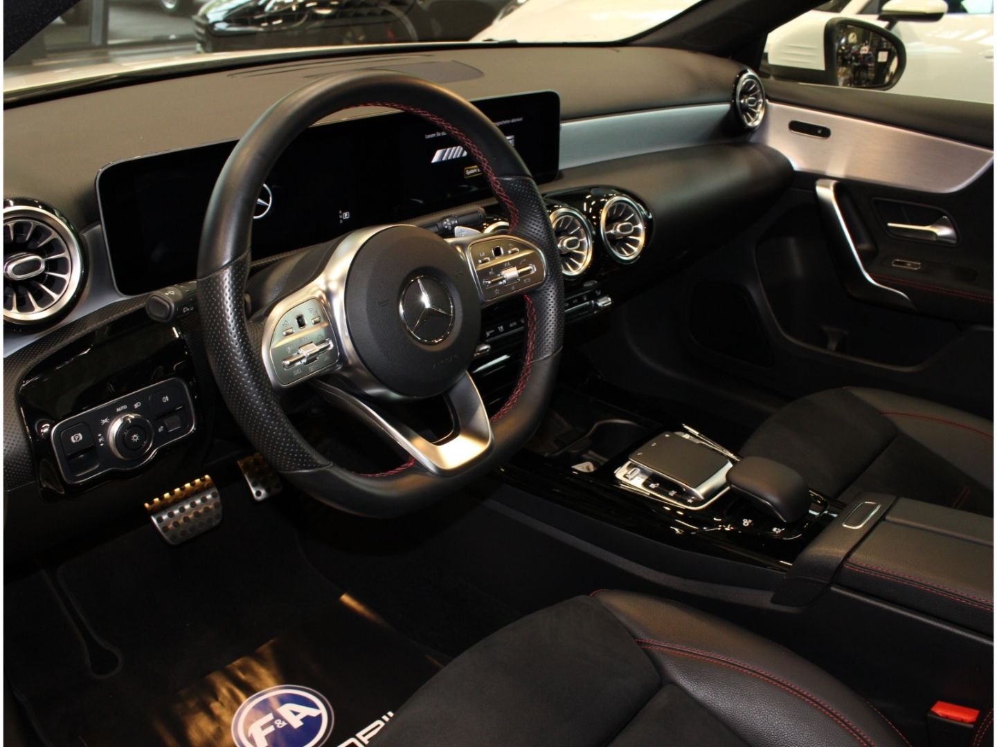 Fahrzeugabbildung Mercedes-Benz A 35 AMG 4Matic MULTIBEAM*STDHZ*Pano*Kamera