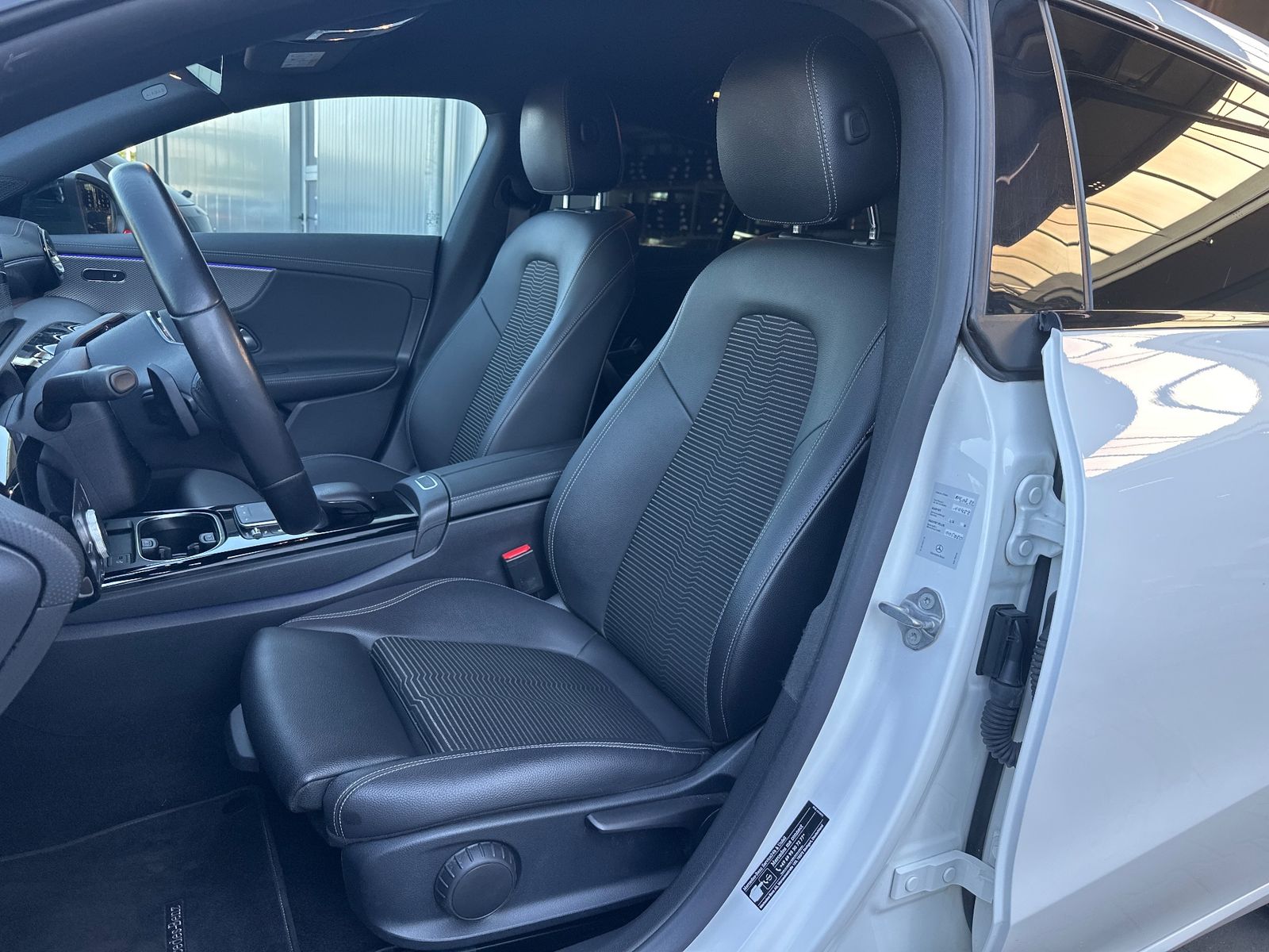 Fahrzeugabbildung Mercedes-Benz CLA 250 Shooting Brake e Night-Paket NAV+LED+AHK