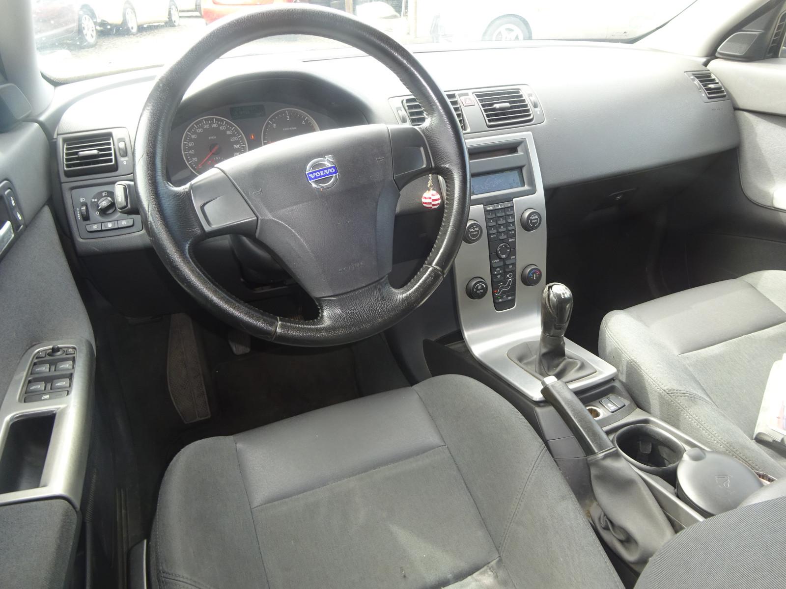 Volvo V50 2004 — photo 9