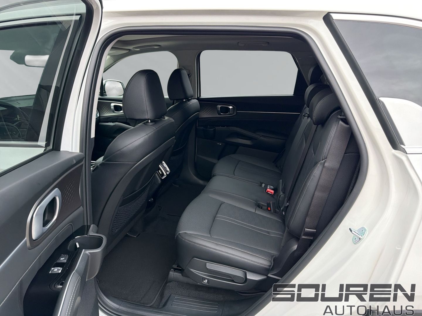 Fahrzeugabbildung Kia Sorento PHEV Plug&Ride 4WD 7-Sitz. GEWERBE 0,5%