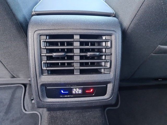 Fahrzeugabbildung Volkswagen Golf VIII TSI Move Kamera Navi LED VC