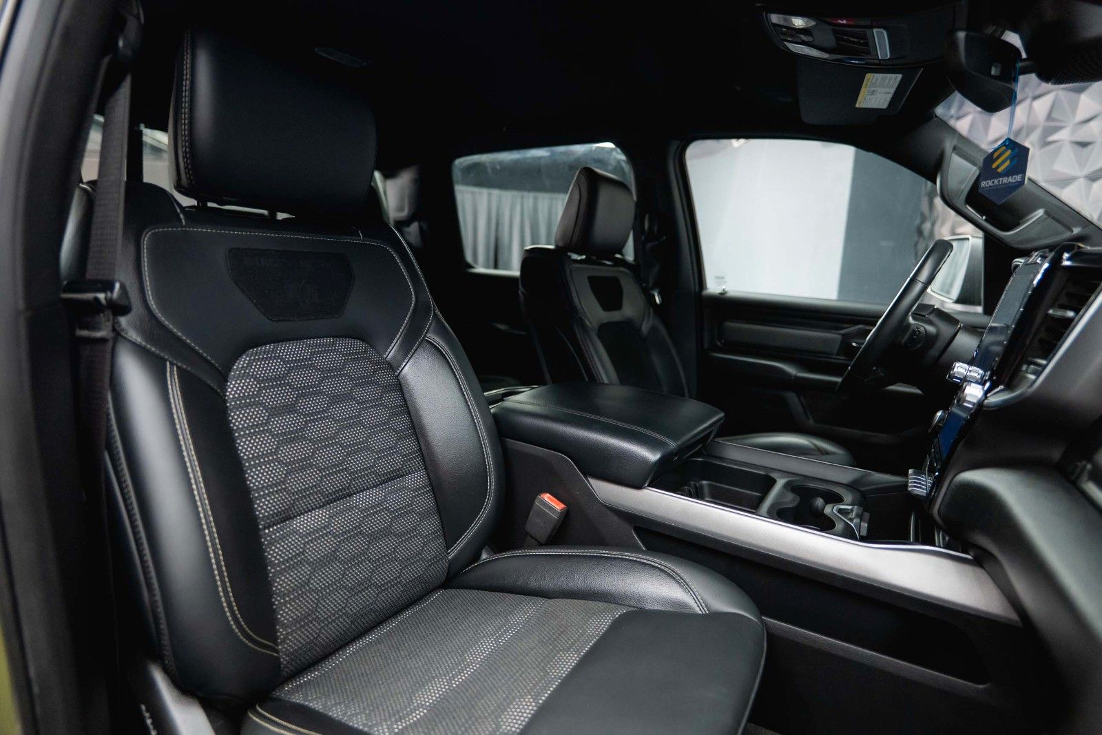 Fahrzeugabbildung Dodge RAM 5.7 V8 HEMI 4x4 LARAMIE OFFROAD TRX Styling