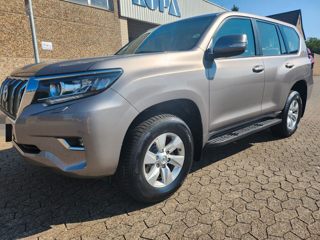 Image of Toyota Land Cruiser