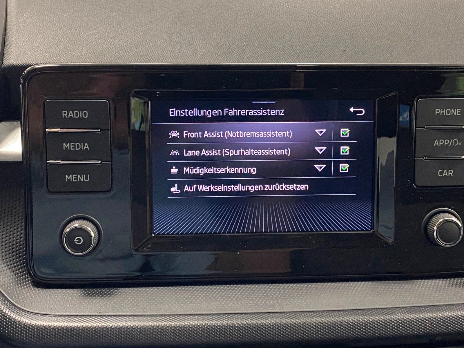 Fahrzeugabbildung SKODA Fabia IV 1.0 AMBITION+SmartLink+KLIMA+TELEFON