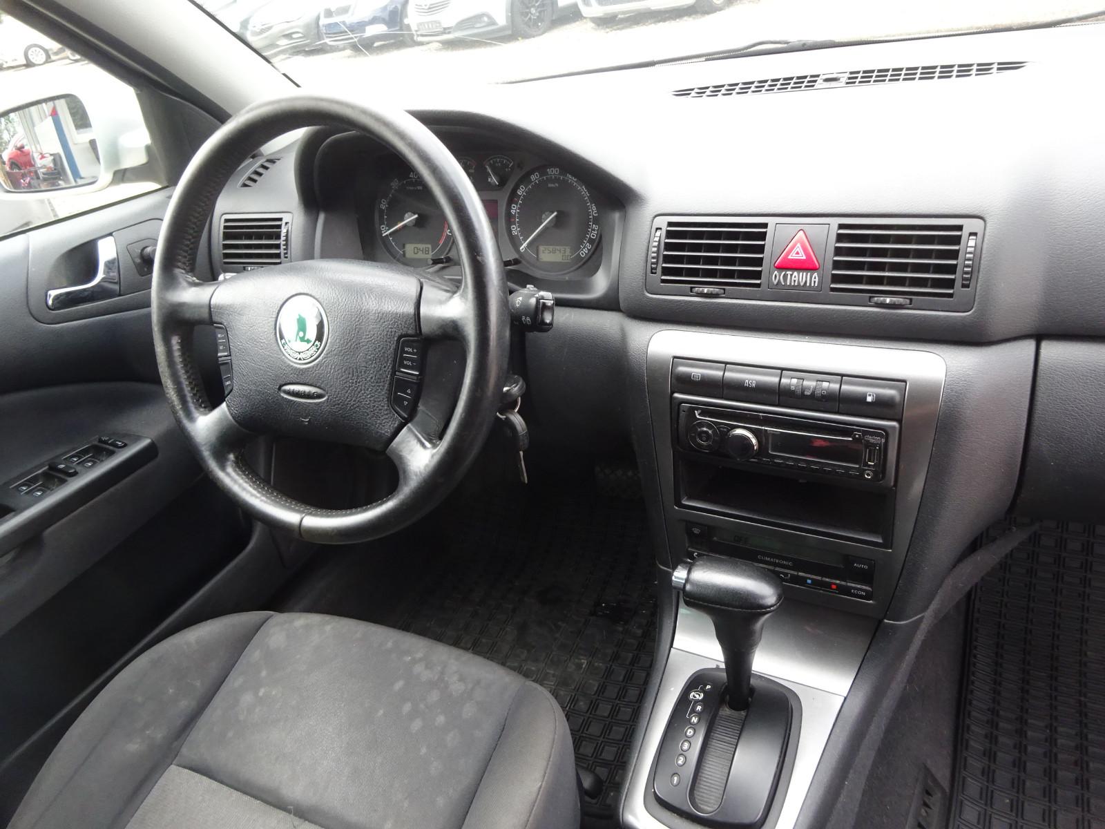 Skoda Octavia 2004 — photo 12