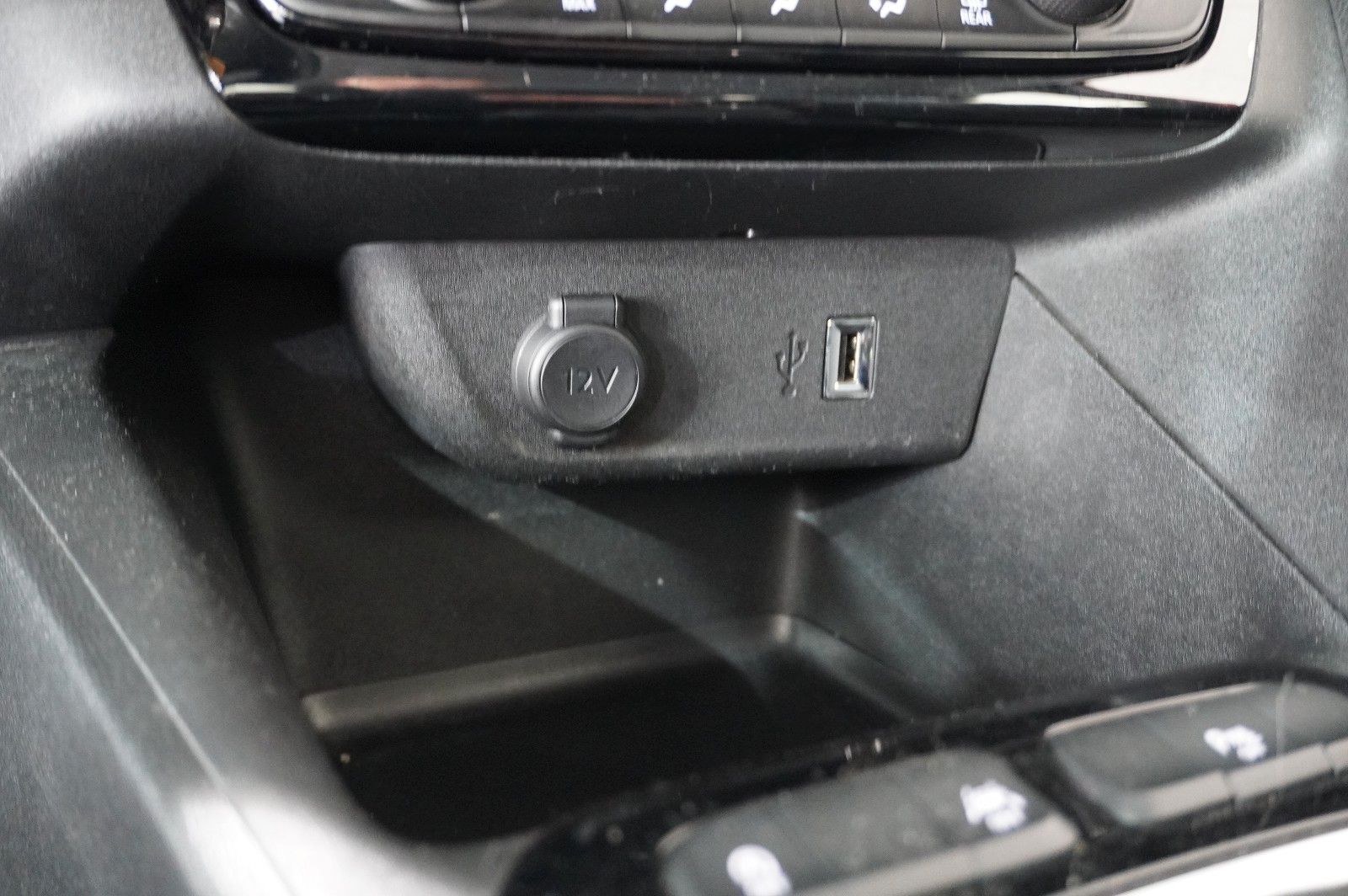 Fahrzeugabbildung Opel Corsa F 1.2 EDITION NAVI/SHZ/SPORT/PDC/TEMP/DAB+