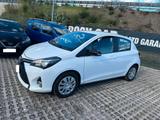 Toyota Yaris 1.3 5 porte Lounge-03/2015 - Toyota Yaris Lounge mit Benzin-Antrieb