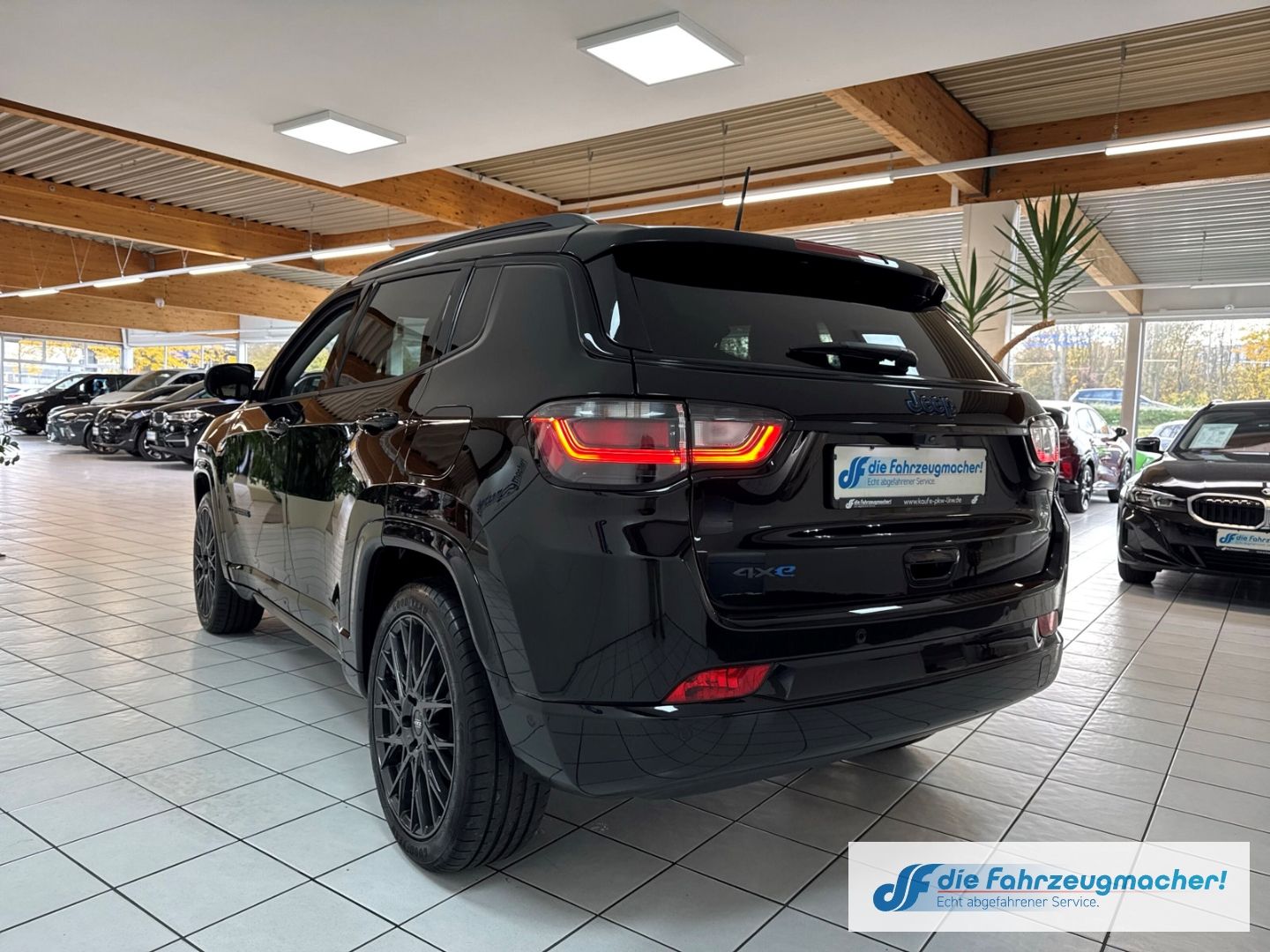 Fahrzeugabbildung Jeep Compass S Plug-In Hybrid 4WD Navi Soundsystem 36